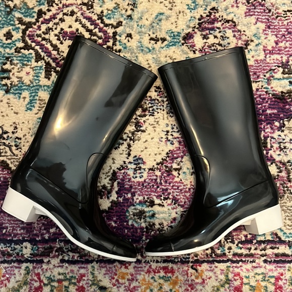 Chanel Black & White CC Rain Boots Wellies EUC  39 EU 8.5 US - Picture 2 of 8